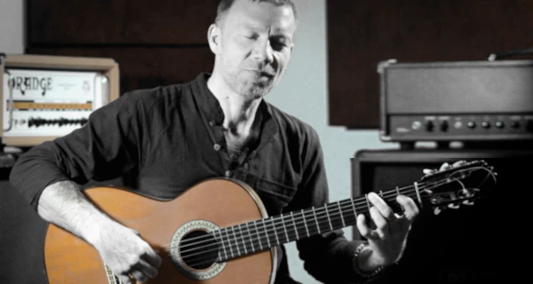 François Wiss playing guitar in Brooklyn